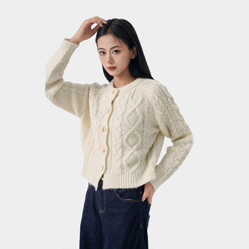 Как вязаные кардиганы могут сочетаться с разными нарядами и типами фигуры?